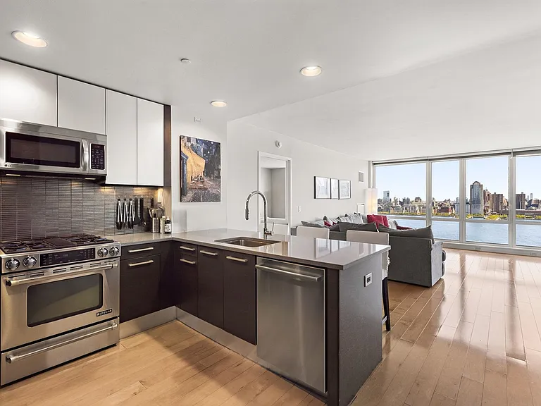 2 2nd St #2403 — Photo 10