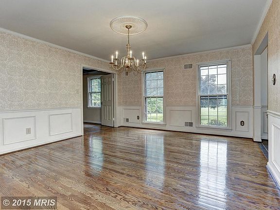 5th image of 8104 Goodhurst Dr
