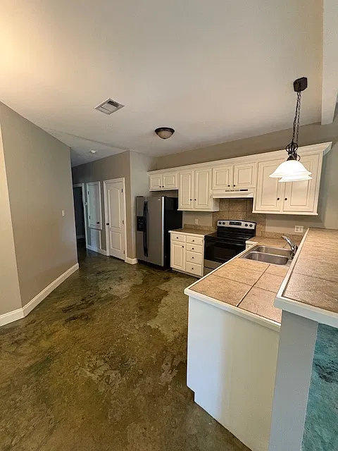 3 bed, 1350 sqft, $1,600 — Photo 4