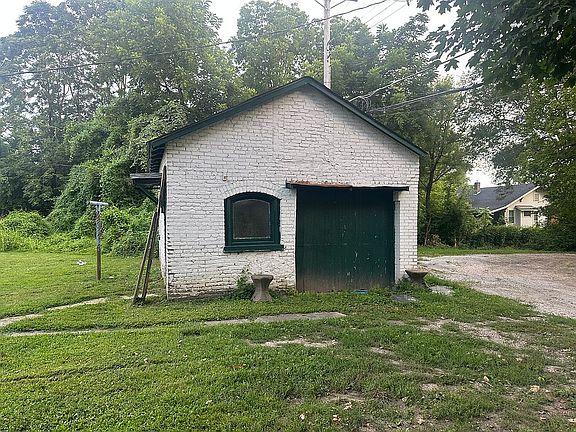 4th image of 111 N Taylor Ave