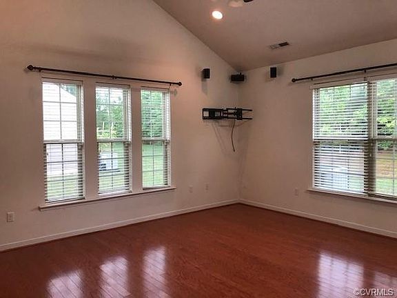 3rd image of 405 Harben Pl