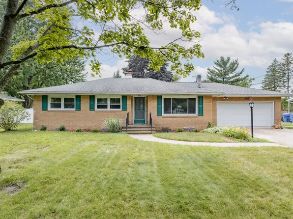 3811 Sharon Rd, Midland, MI 48642