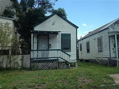 1st image of 1305 Avenue M 1/2