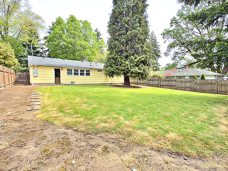 12820 SW Edgewood St — Photo 38