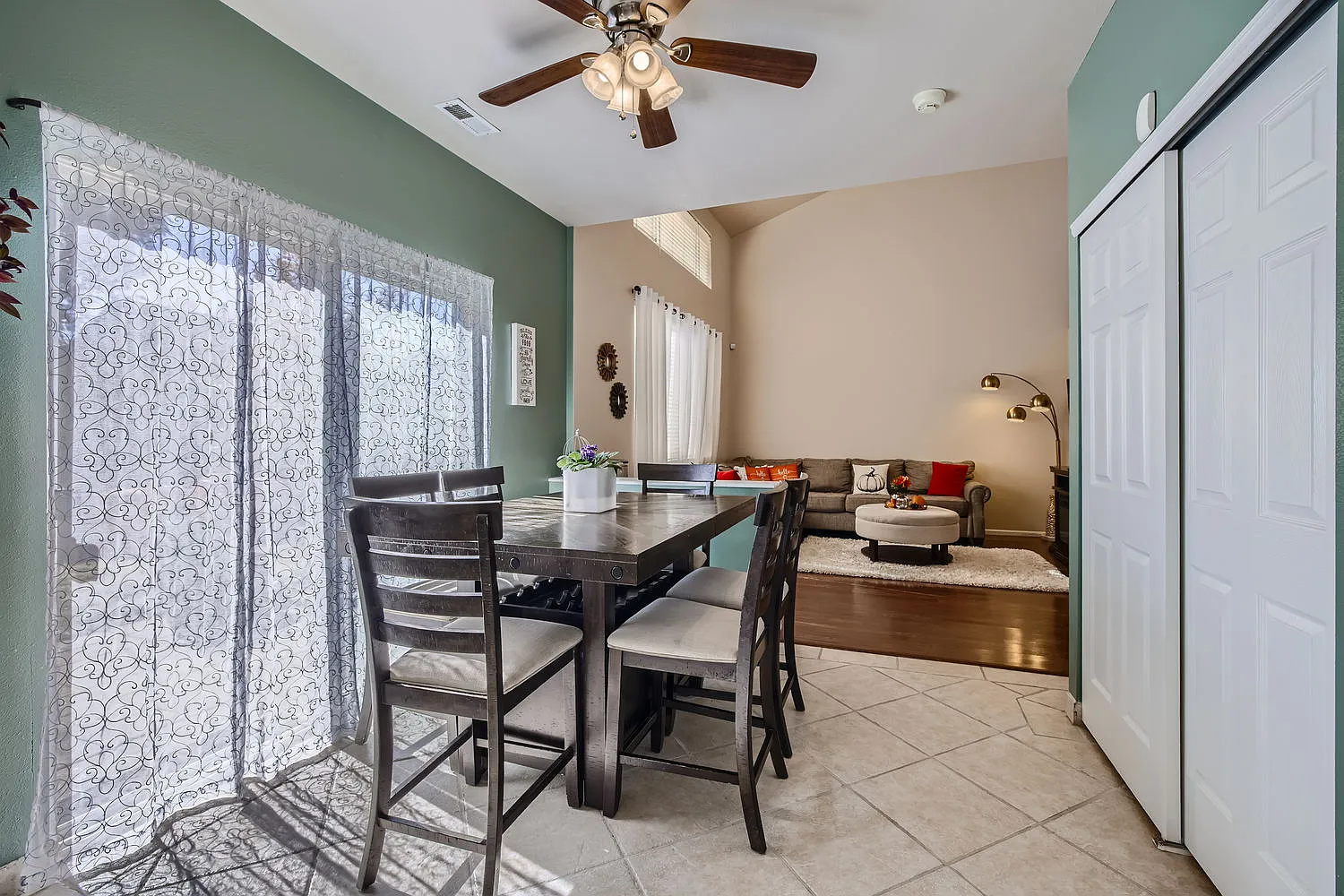 3 bed, 2.5 bath, 1439 sqft, $2,350 — Photo 3