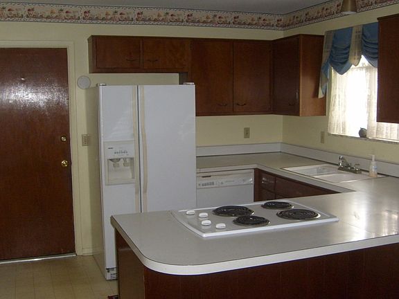 2nd image of 558 Goldleaf Ave