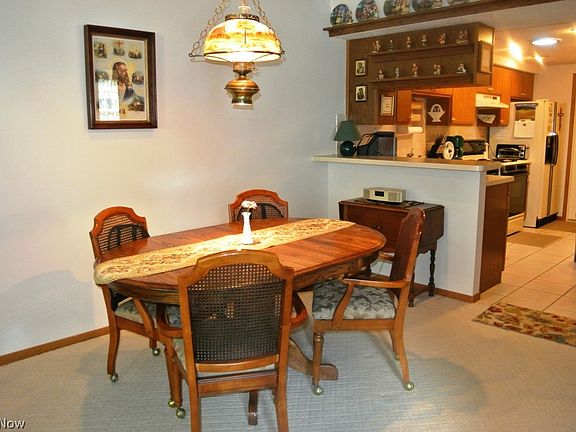 4th image of 41 Stratford Green Dr APT 2