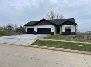 1300 E Gable Way, Tiffin, IA 52340