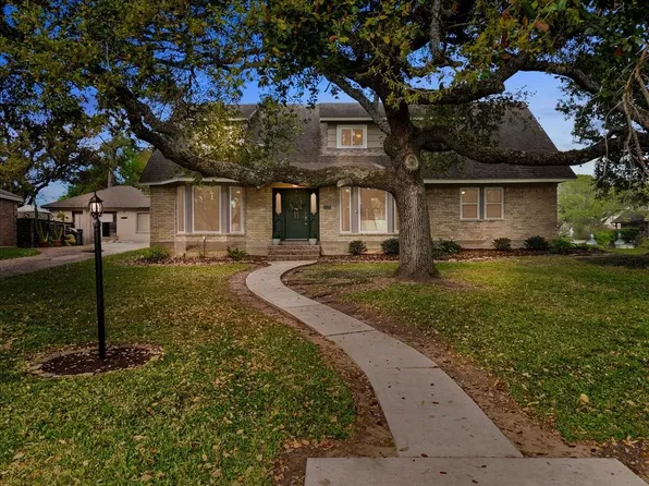 15431 Wandering Trl, Friendswood, TX 77546