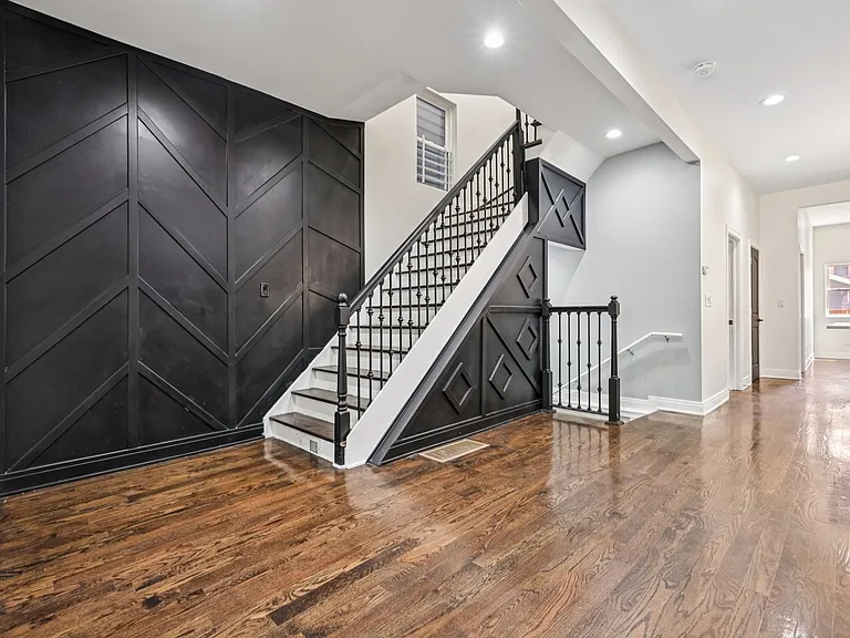 6547 S Langley Ave — Photo 7
