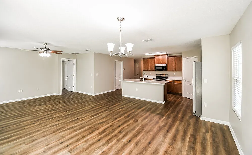 3 bed, 2.0 bath, 1557 sqft, $1,845 — Photo 4