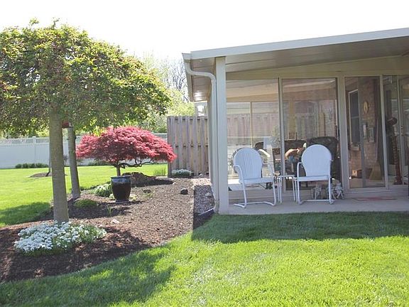 3rd image of 422 Meadowview Ct