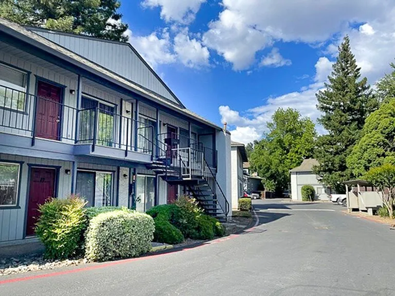 Summer Village Apartments — Photo 27