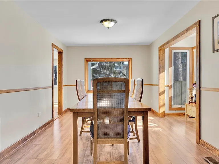 49 N Lake Ave — Photo 5