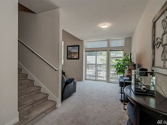 3rd image of 15110 NE 81st Way Unit 204