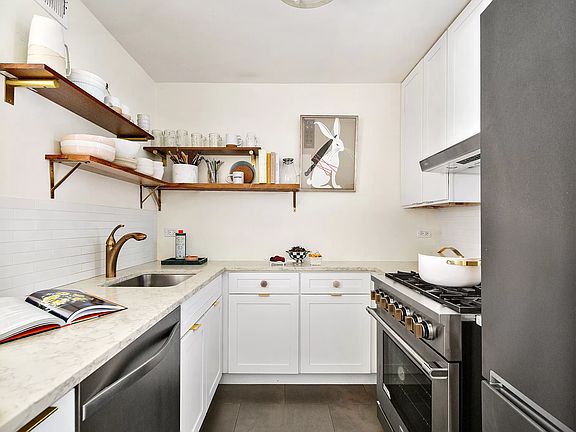 3rd image of 16 W 16th St APT 5JN
