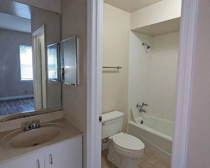 2210 Menard St #1F — Photo 11