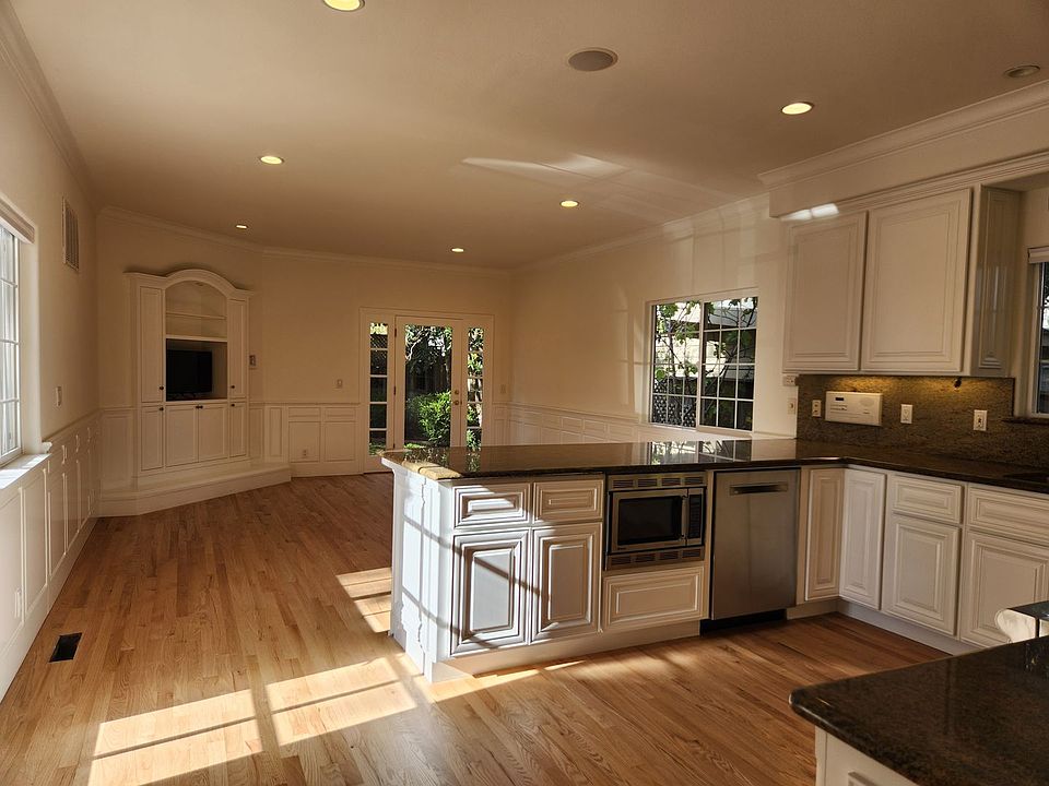 1st image of 2078 Oberlin St