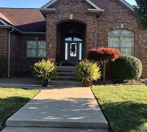 2nd image of 980 Crestwood Dr
