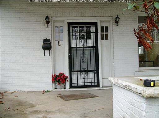 2nd image of 3815 Venable Ave