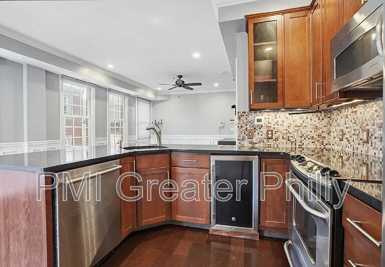 243 Montrose St #103 — Photo 12