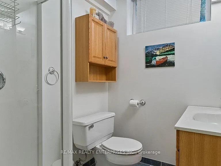 1373 Queen Victoria Ave — Photo 43
