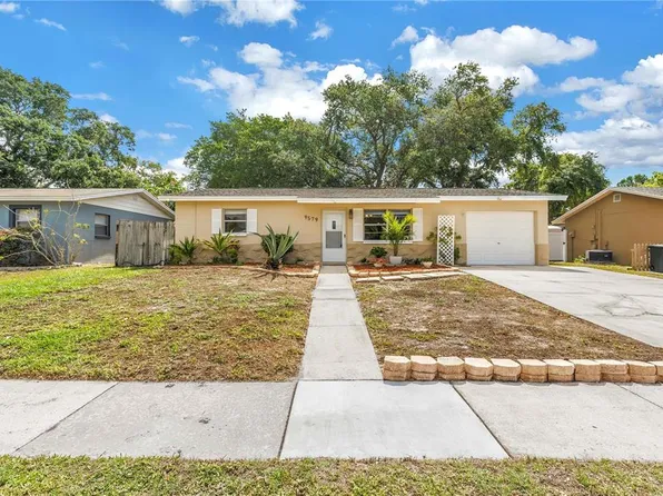 9579 Golden Grove St, Seminole, FL 33772