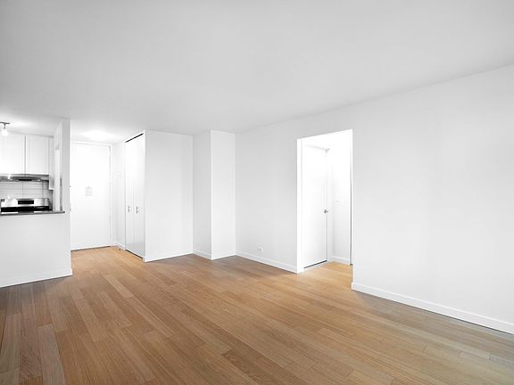 5th image of 124 W 60th St APT 37B