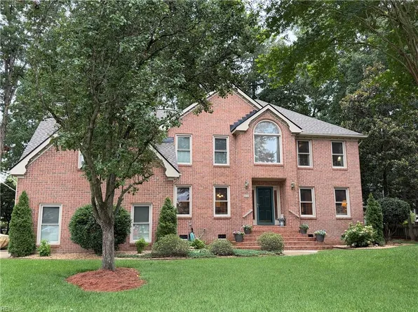 810 Hedgerow Ct, Chesapeake, VA 23322