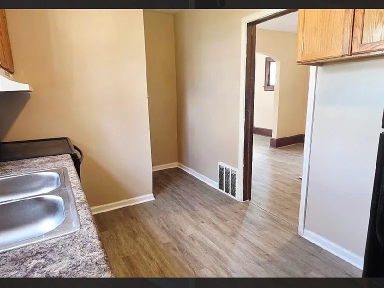 147 Brighton Dr — Photo 10