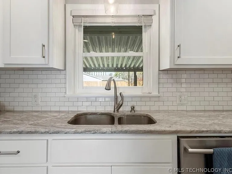 2426 S Louisville Ave — Photo 10