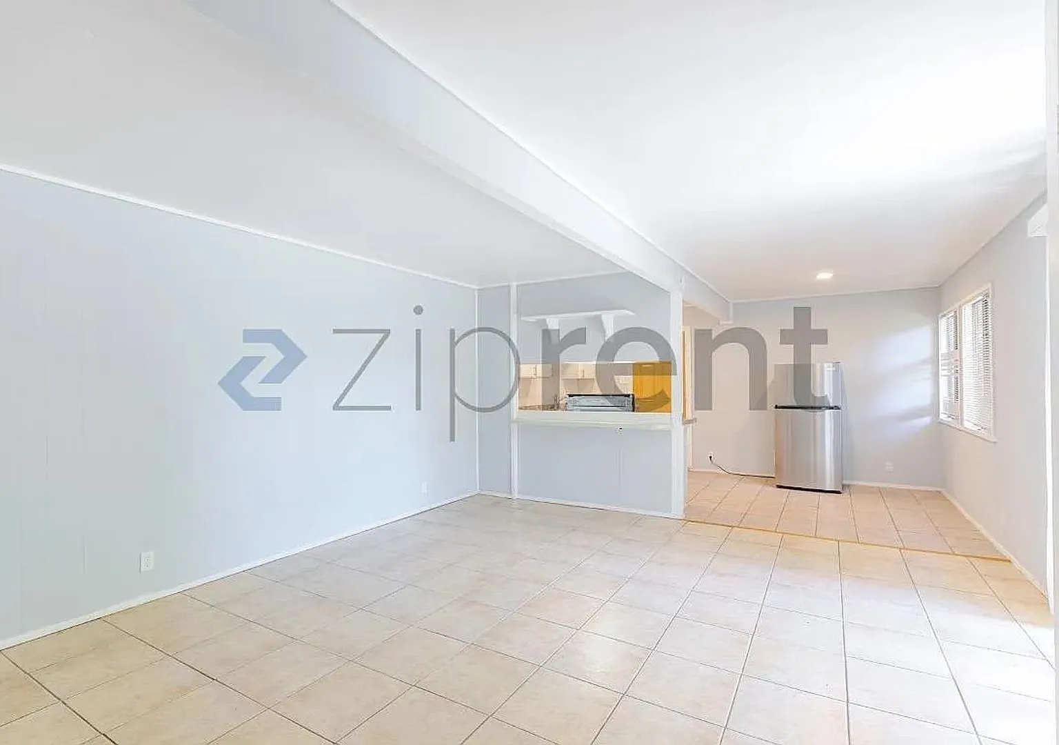 3 Bedroom Duplex in Davis — Photo 2