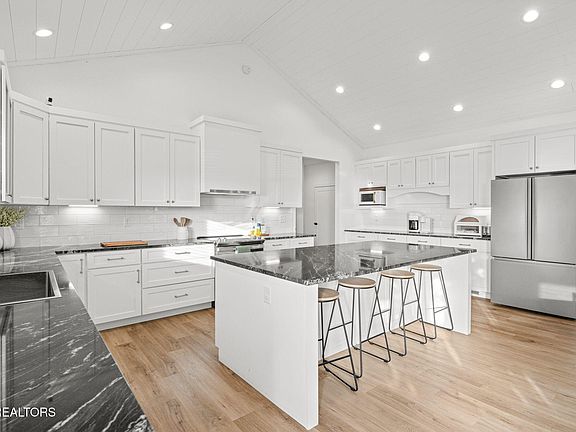 4th image of 916 Zirkle Rd