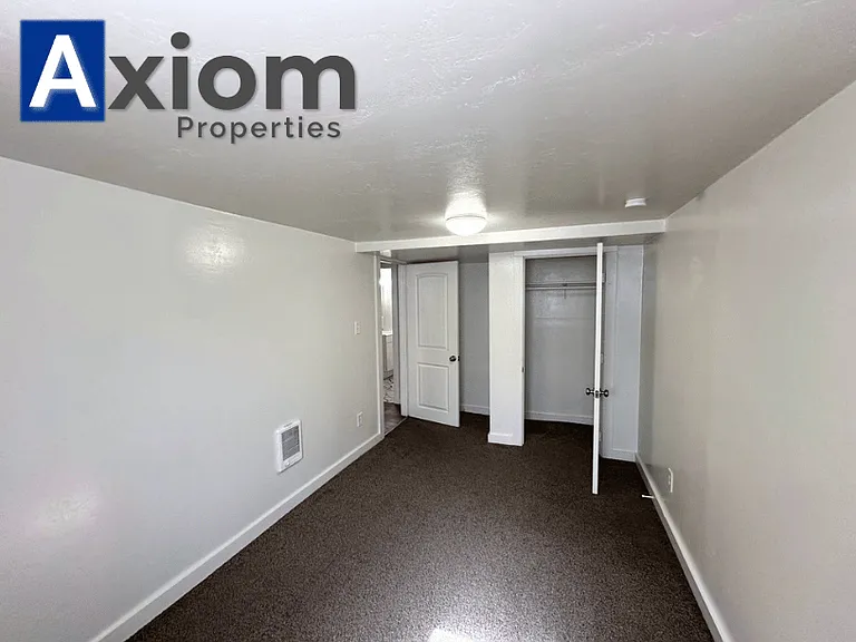 Cute 2 bedroom 1 bathroom apartment with convenient, central location — Photo 6