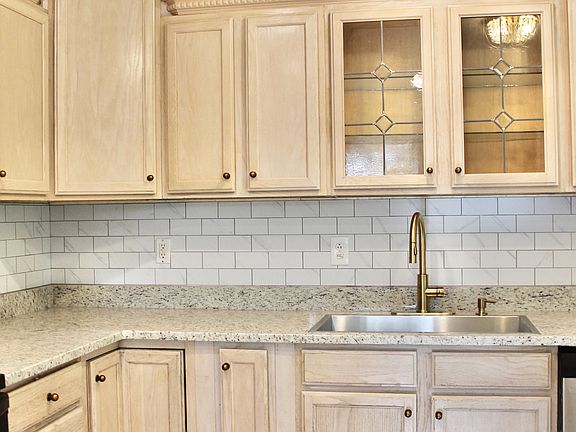 5th image of 3920 W Bay Court Ave