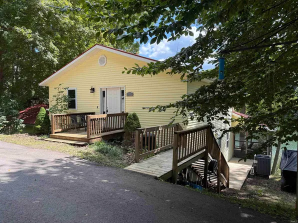 657 Patricia S Side Ln, Bedford, IN 47421