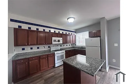 2500 Francis St Photo 1