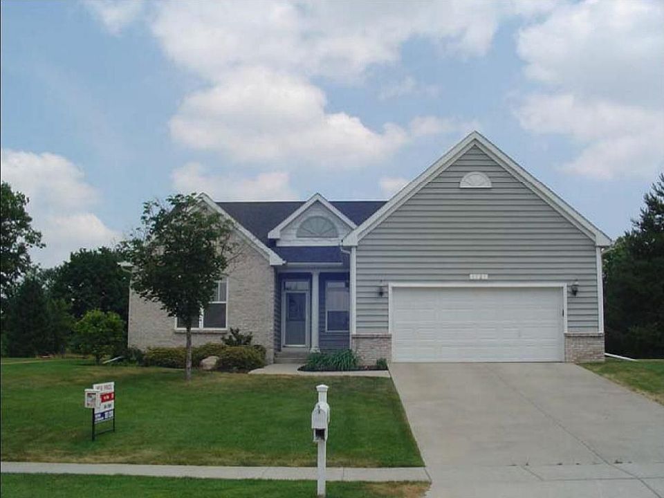 House Front with 3 Car Garage (tandem)