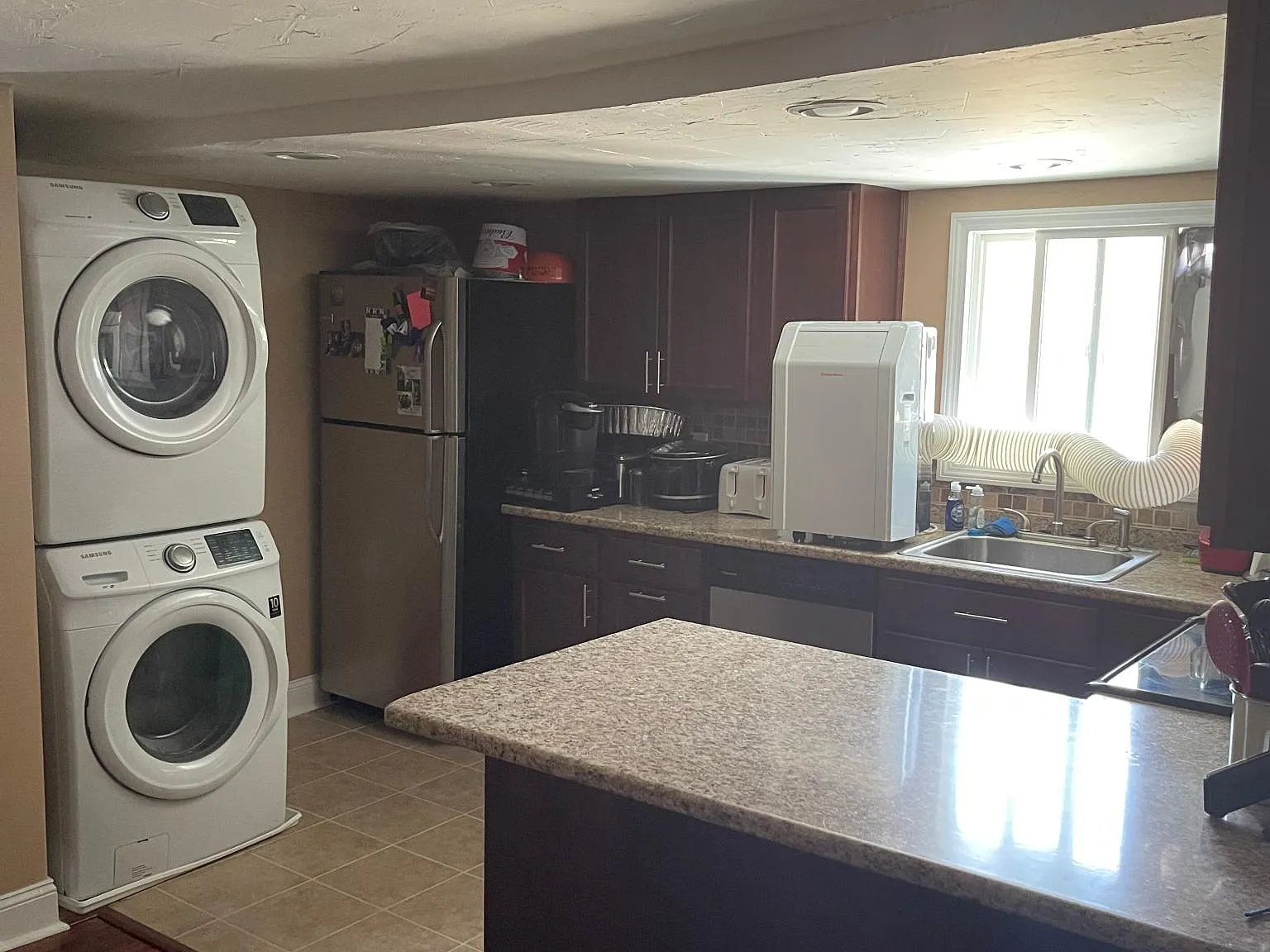 1 bed, 864 sqft, $1,800 — Photo 2