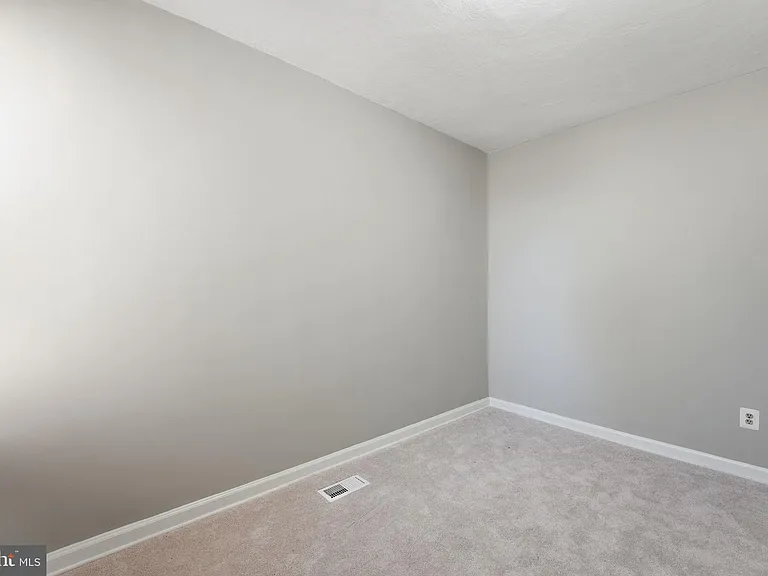 1423 Duncan St NE — Photo 8