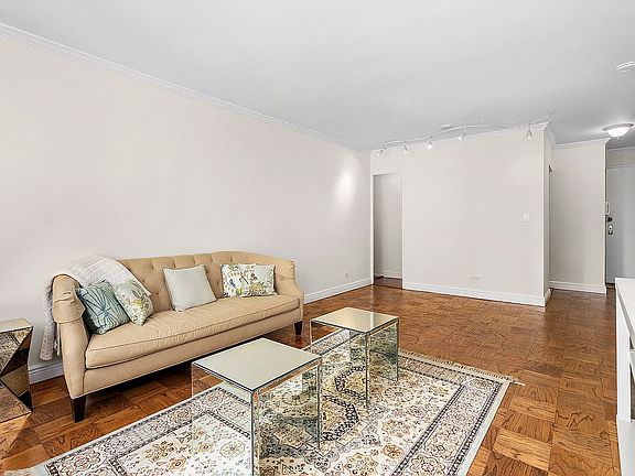 5th image of 165 W 66th St APT 15M