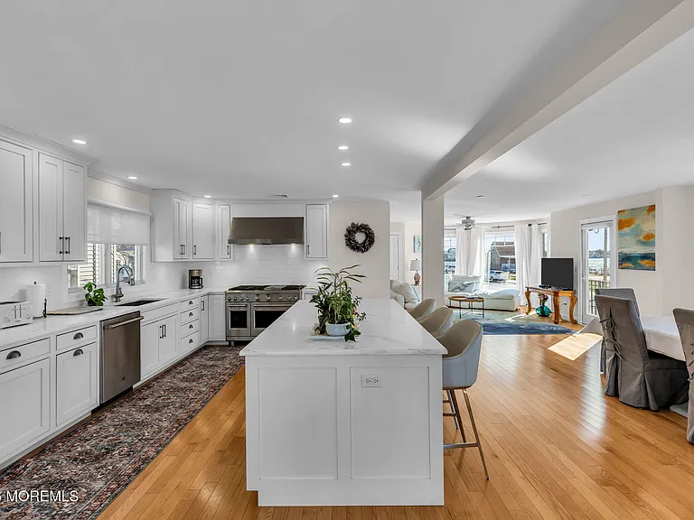 550 Whiting Ave — Photo 28