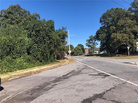 3rd image of 949 Long Ave E