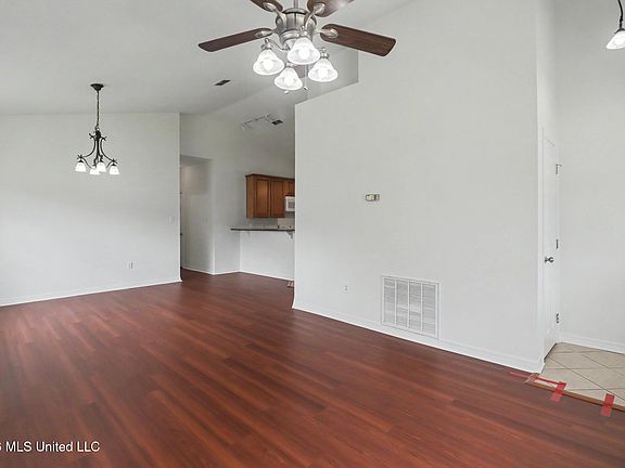 3rd image of 11609 Oaklane Dr