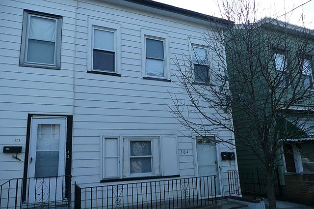 304 Hudson St photo 1