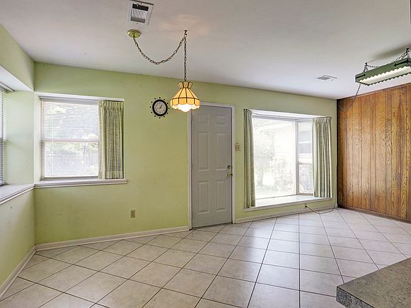 3rd image of 14003 Queensbury Ln