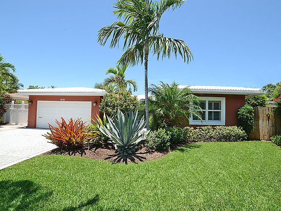 4th image of 1717 Coral Gardens Dr