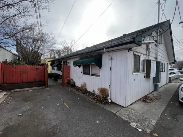 F1109 1/2, 1109 1/2 W Yakima Ave #C, Yakima, WA 98902