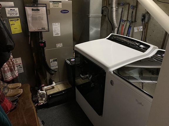 Laundry Room (Basement)