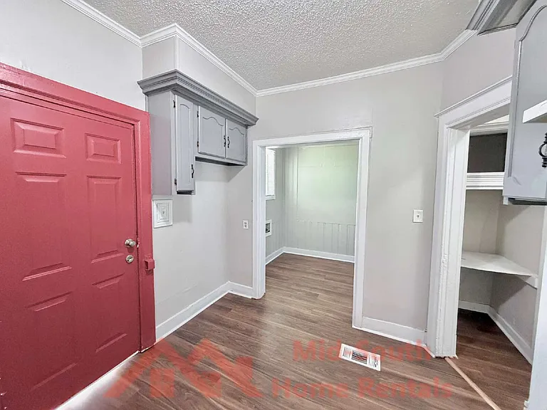 1561 Foster Ave — Photo 9